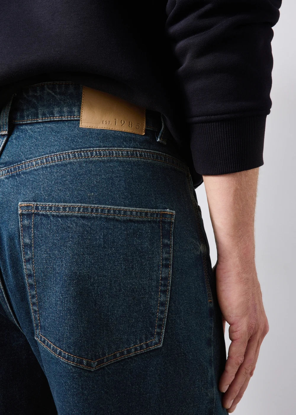 Dark Wash Relaxed Fit Vintage Jeans - 30 R Image 3
