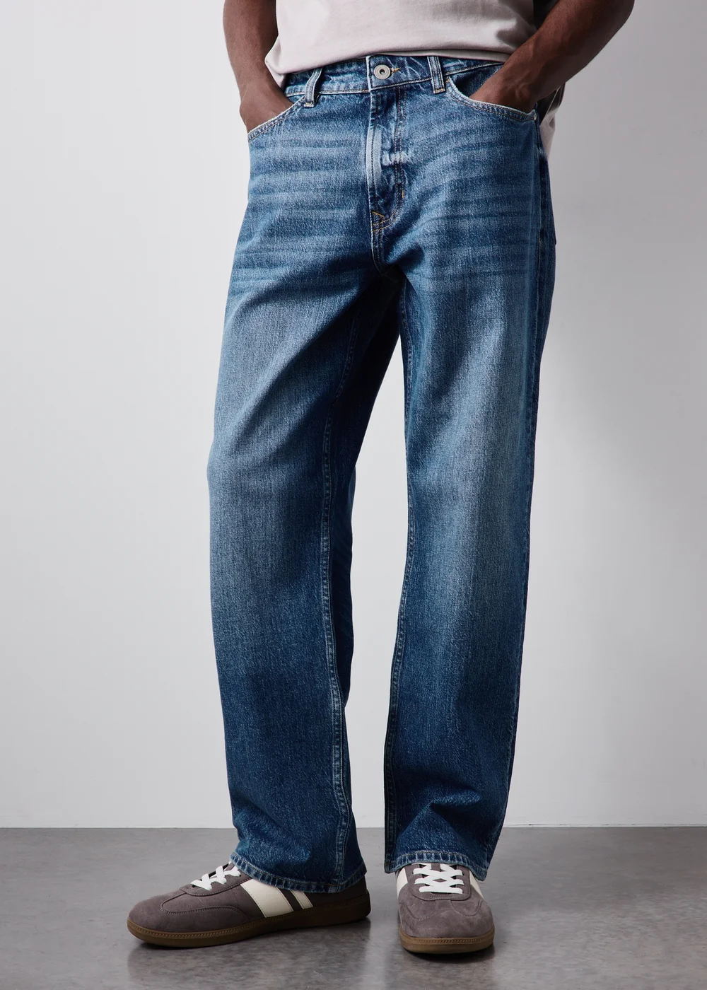 Mid Wash Blue Relaxed Jeans - 30 R Image 3