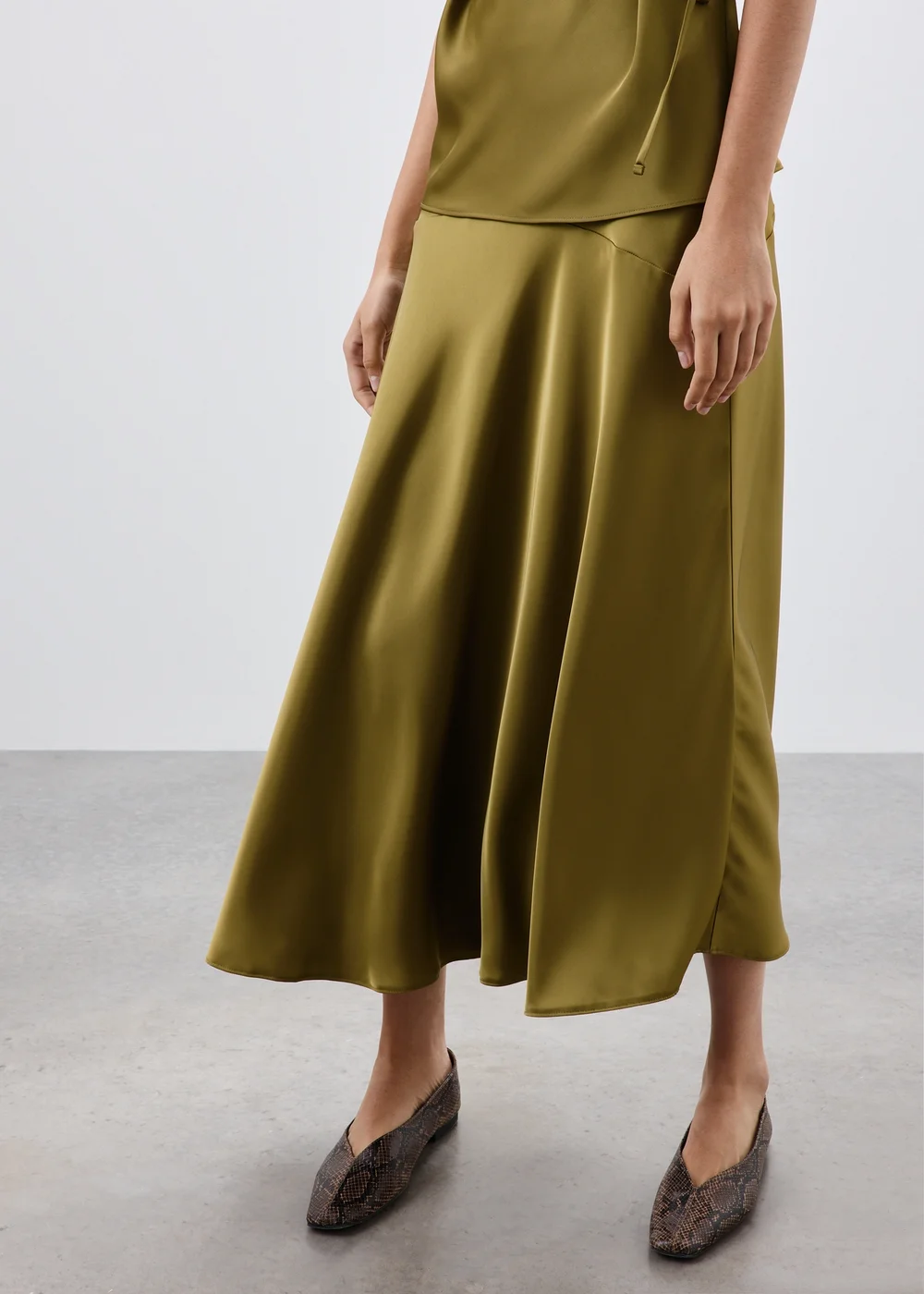 Lime Satin Midaxi Skirt - 8 Image 2