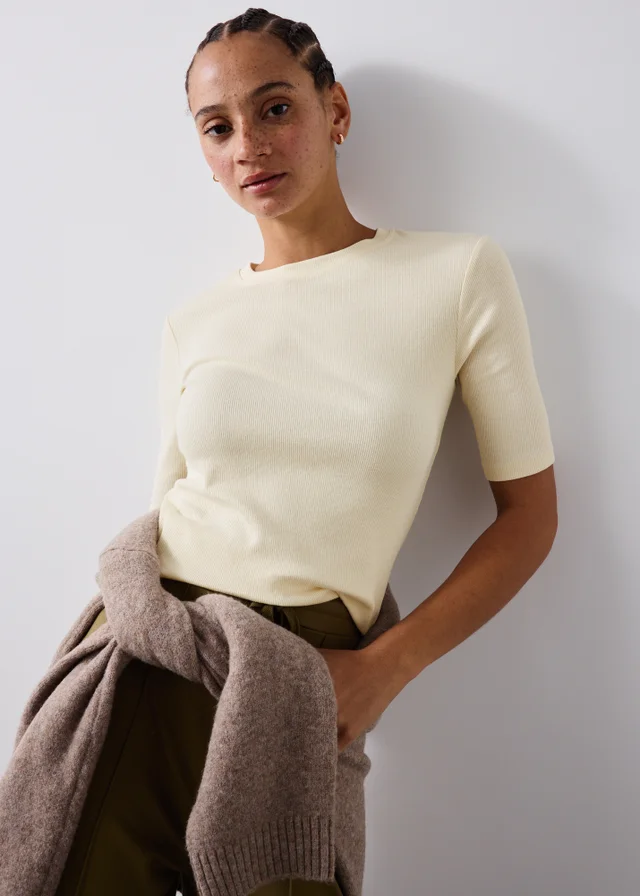 Fitted Ribbed Crew Neck