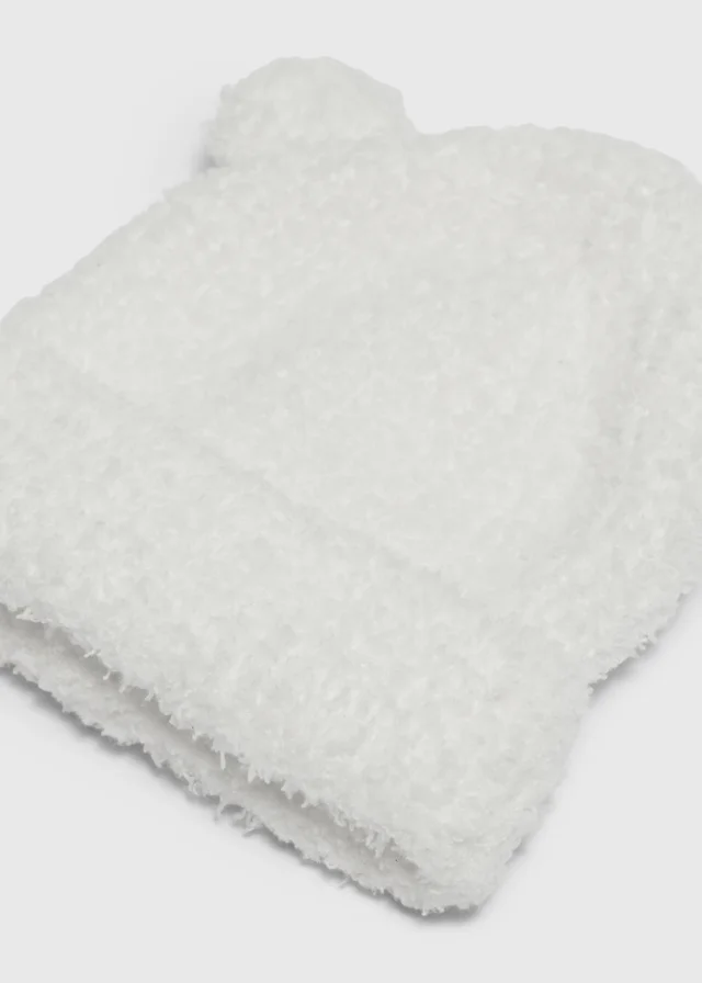 Baby Cream Fluffy Beanie (1-23 Months)