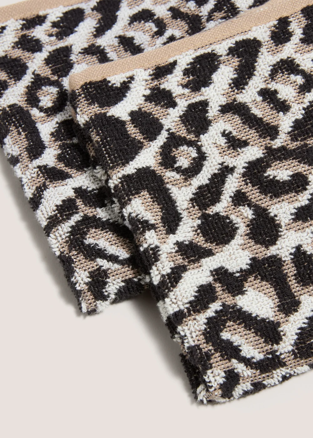 2 Pack Casa Leopard Jacquard Face Cloths - Face Cloth Image 3