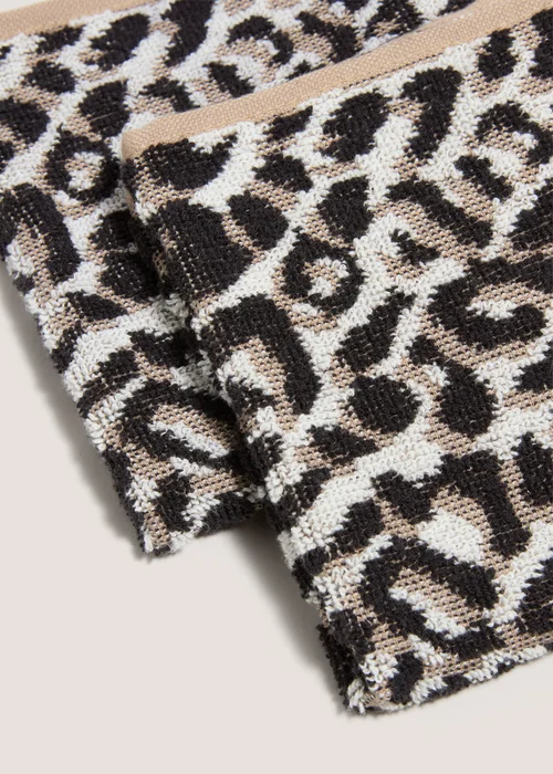 2 Pack Casa Leopard Jacquard Face Cloths - Face Cloth Image 3