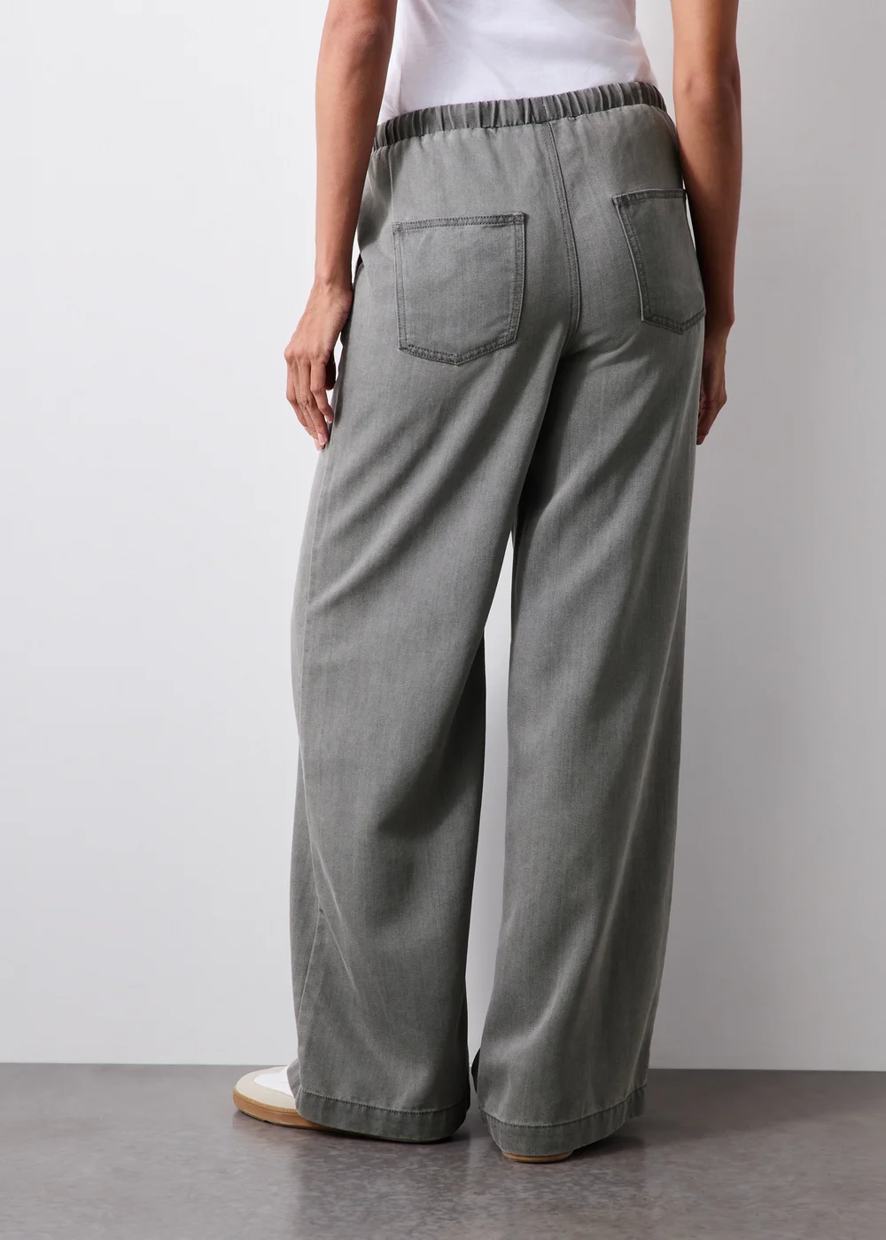 Grey Straight Leg Comfort Jeans - 24/L29 Image 2