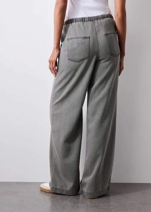 Grey Straight Leg Comfort Jeans - 24/L29 Image 2