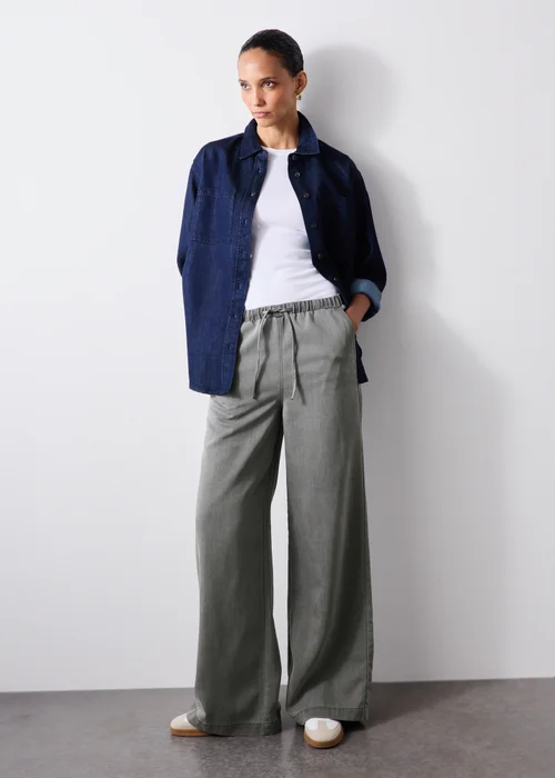 Grey Straight Leg Comfort Jeans - 24/L29 Image 1