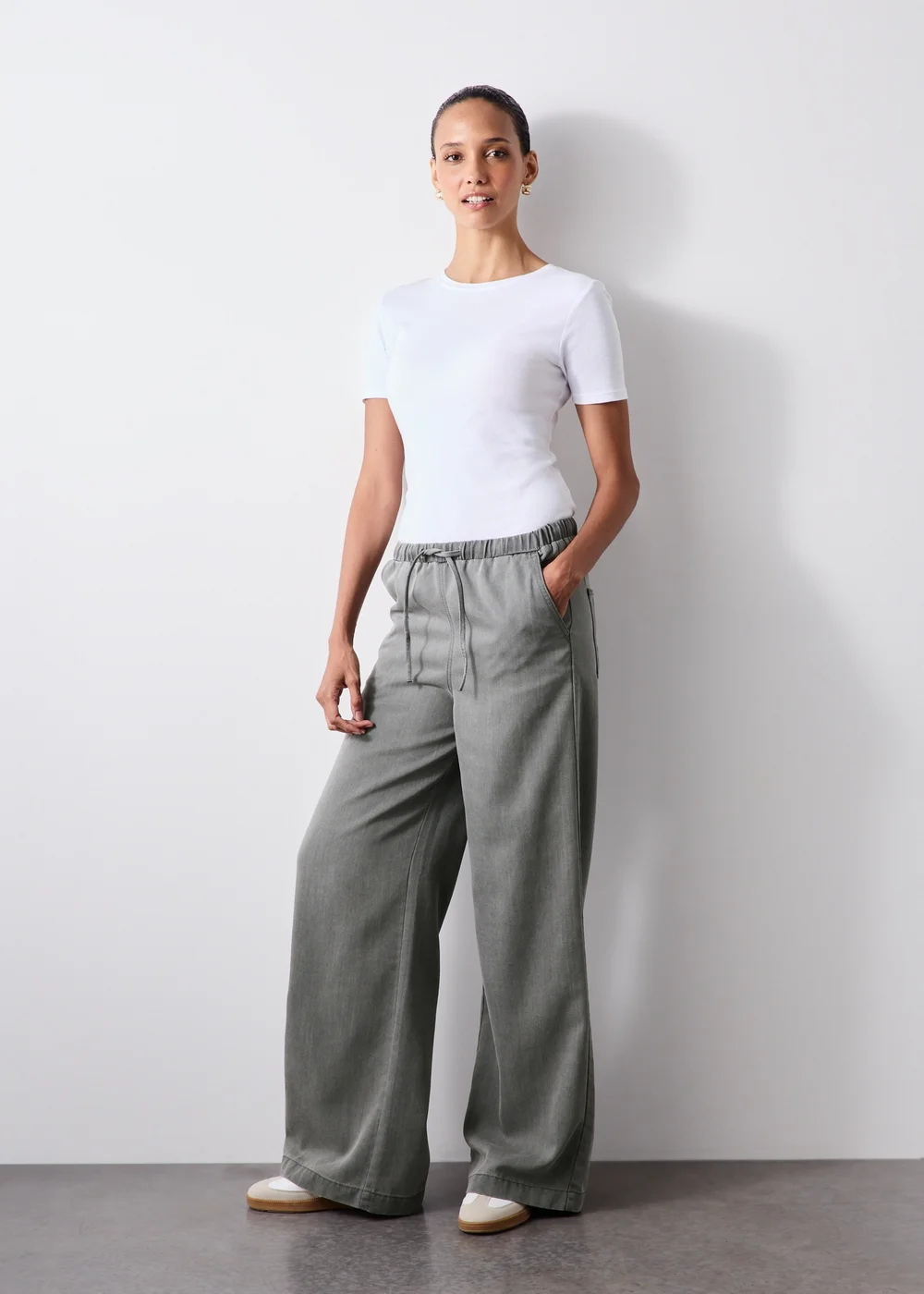 Grey Straight Leg Comfort Jeans - 24/L29 Image 4
