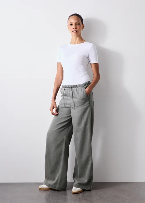 Grey Straight Leg Comfort Jeans - 24/L29 Image 4