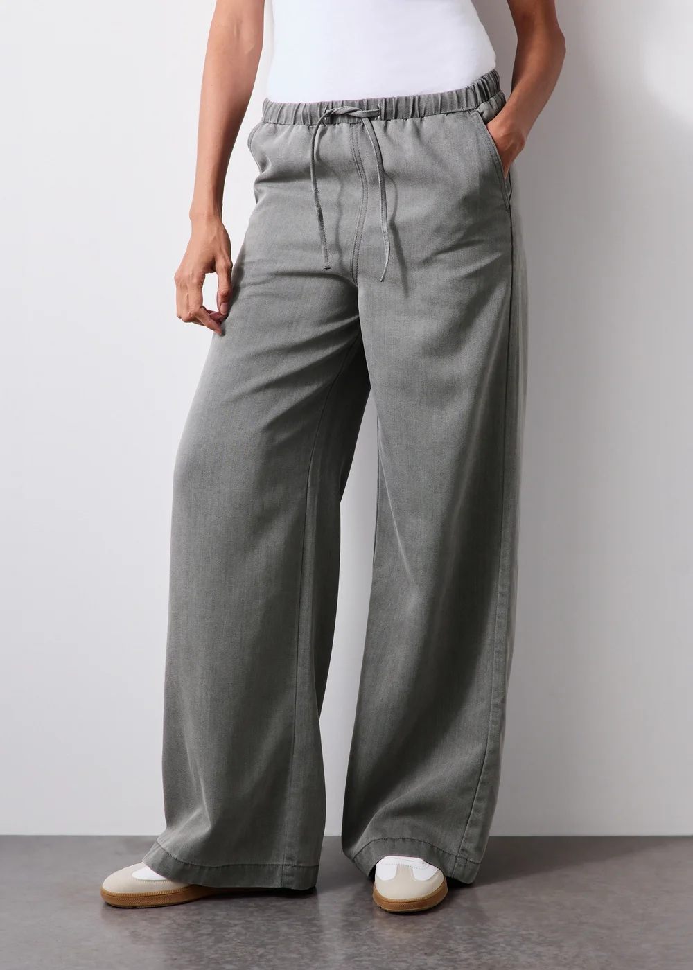Grey Straight Leg Comfort Jeans - 24/L29 Image 3