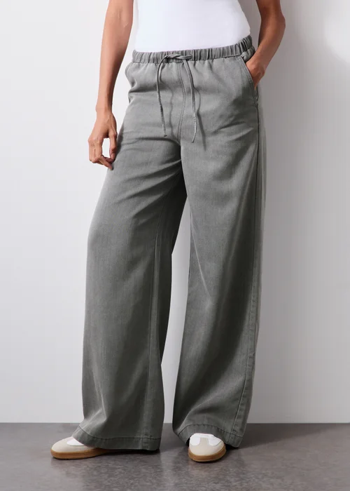 Grey Straight Leg Comfort Jeans - 24/L29 Image 3