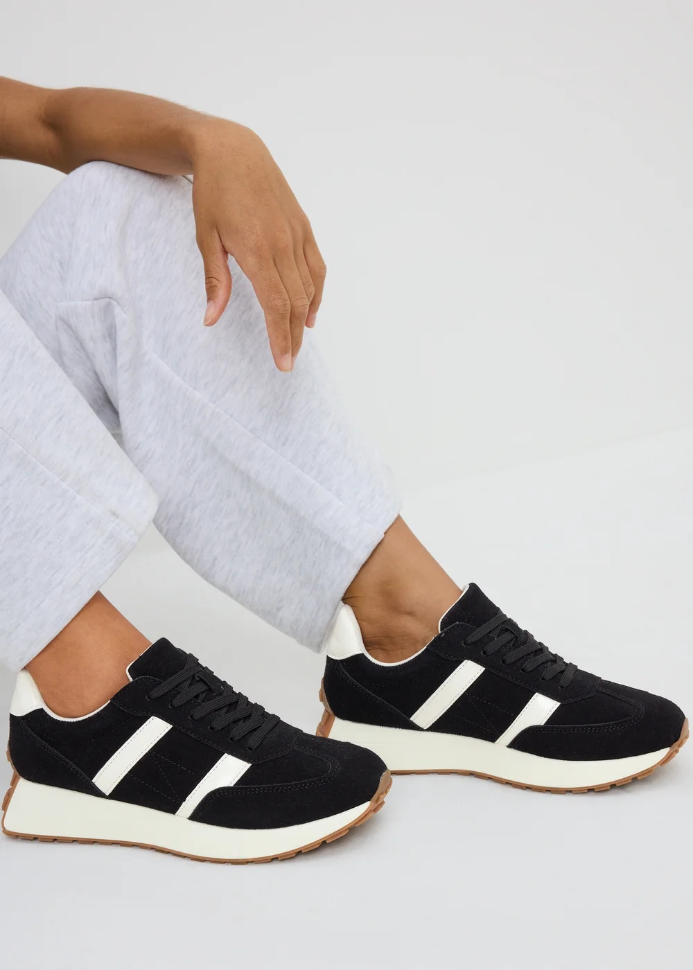 Black Retro Runner Trainers - 3 Image 2