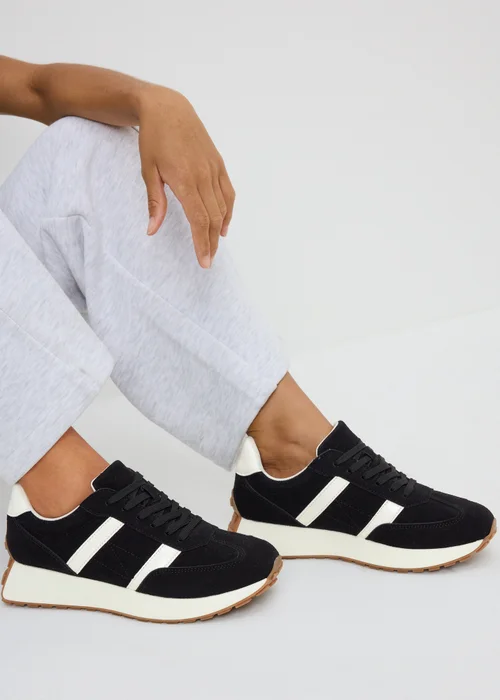 Black Retro Runner Trainers - 3 Image 2