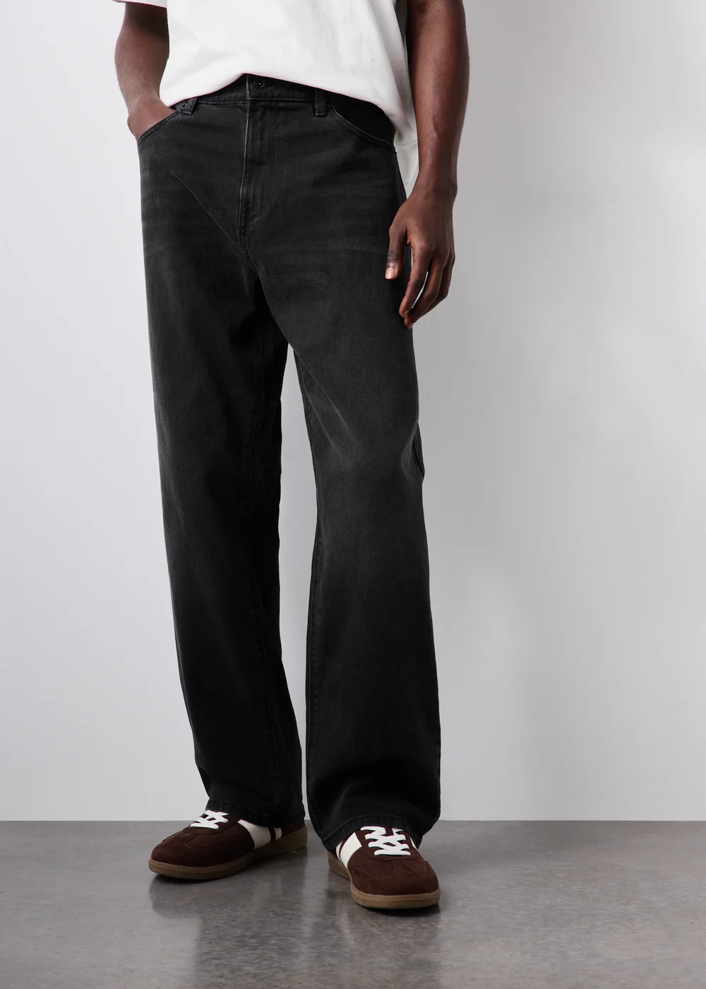 Black Washed Relaxed Fit Jeans - 32 R Image 2