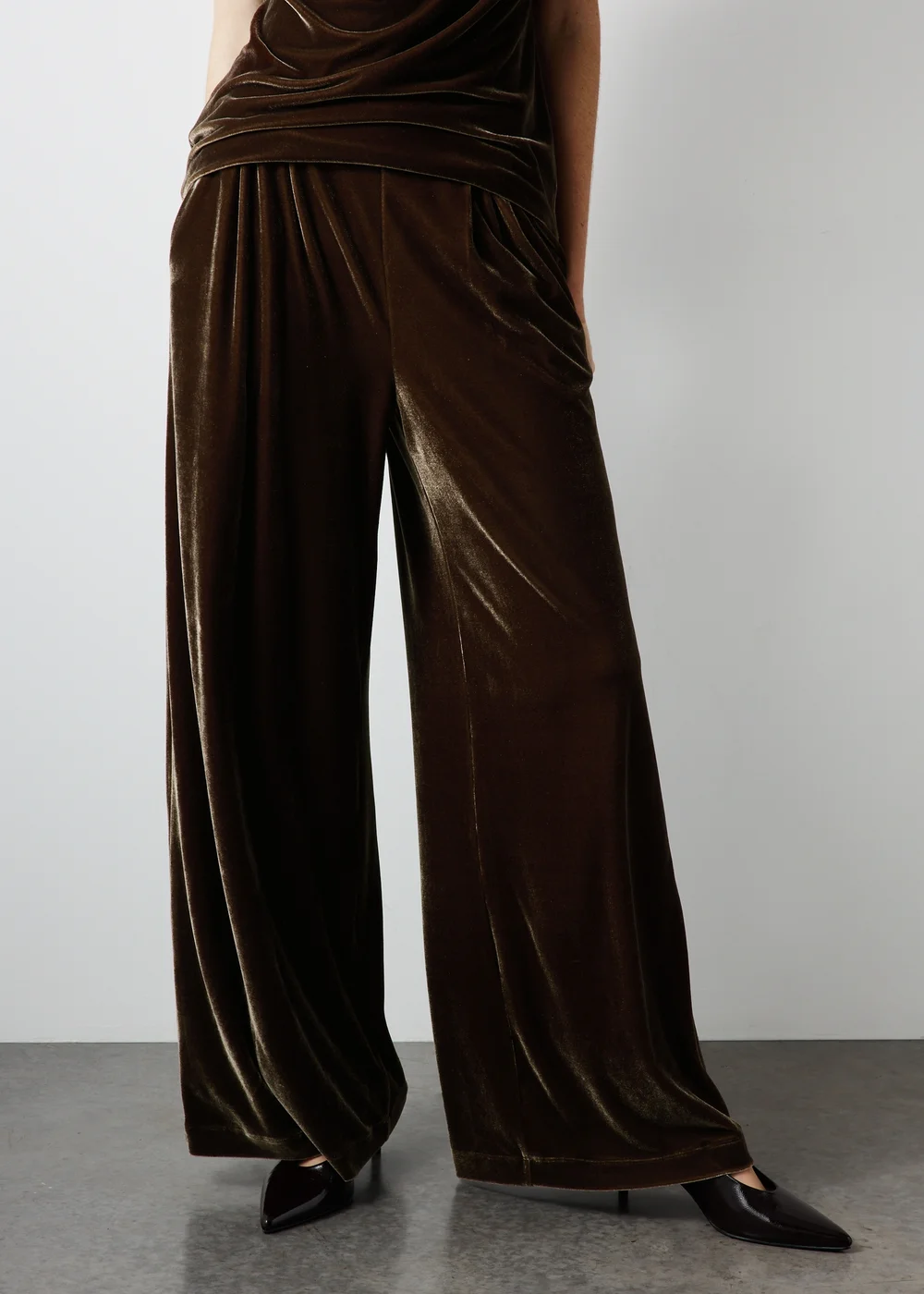 Bronze Pull On Velvet Wide Leg Co Ord Trousers - 8/L29 Image 1