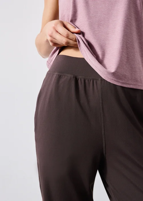 Souluxe Chocolate Cuffed Yoga Joggers - XS Image 3