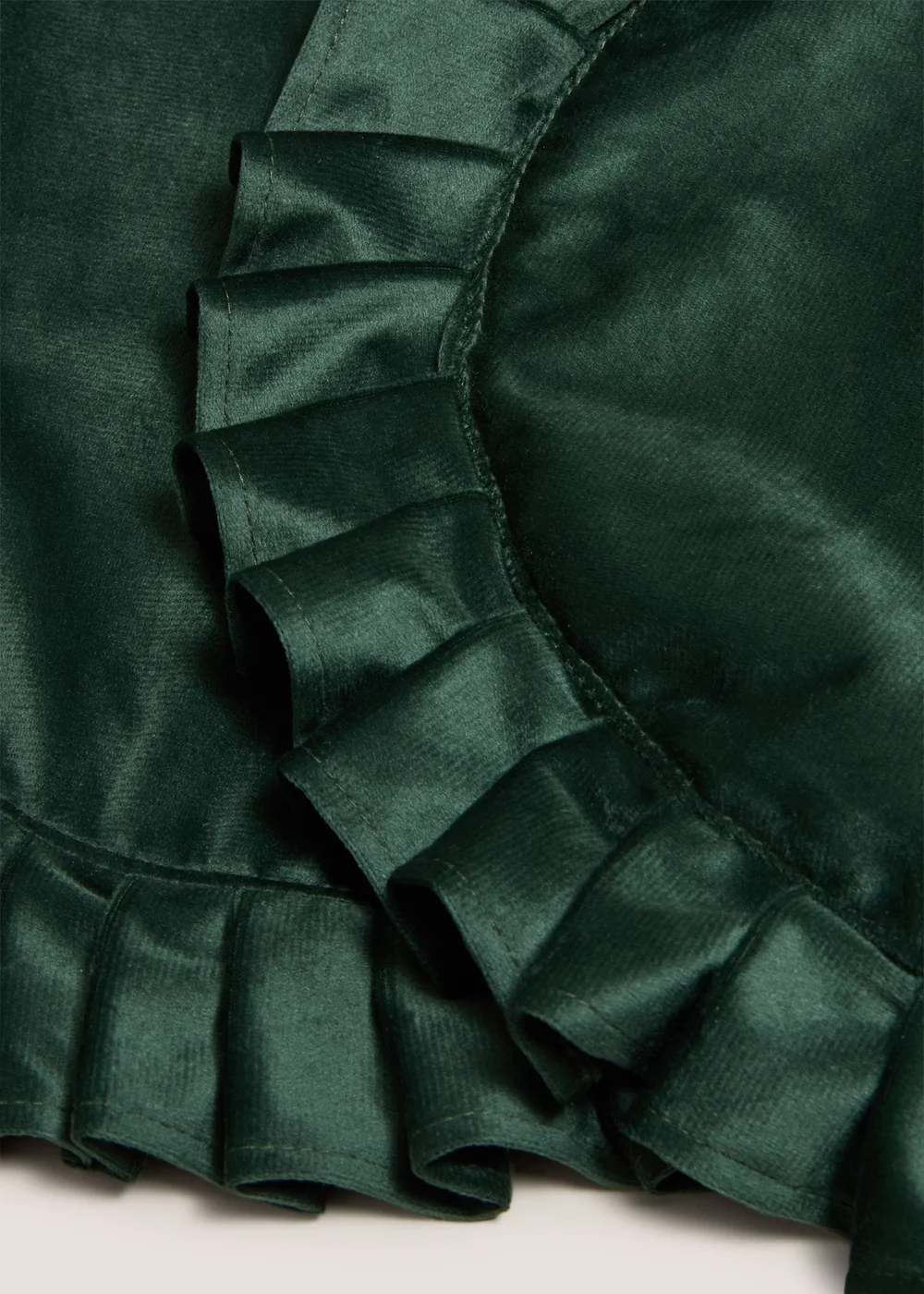 2 Pack Green Ruffle Placemats Image 2