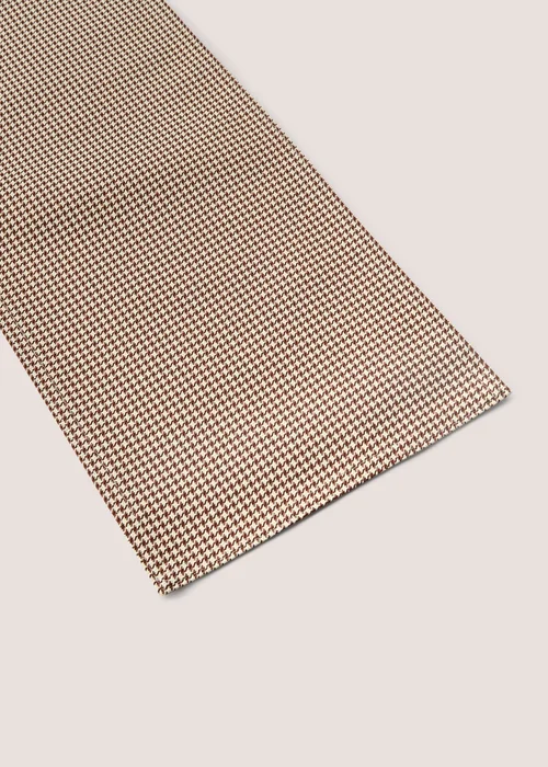 Brown Dogtooth Runner Image 2
