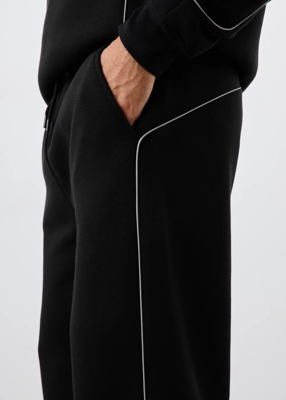 Souluxe Black Reflective Piping Jogger - XS Image 3