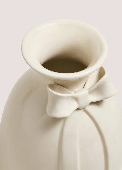 Cream Bow Vase Image 2