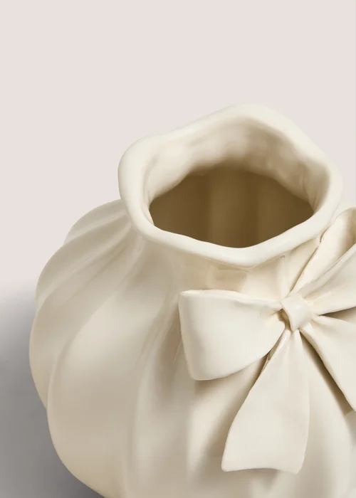 Cream Ribbed Bow Vase Image 2