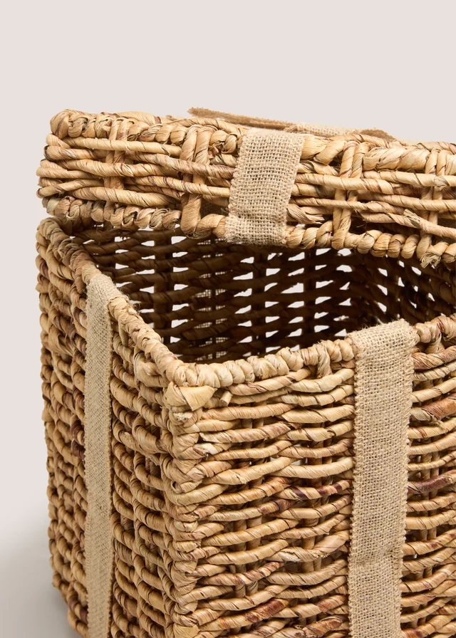 Natural Woven Present