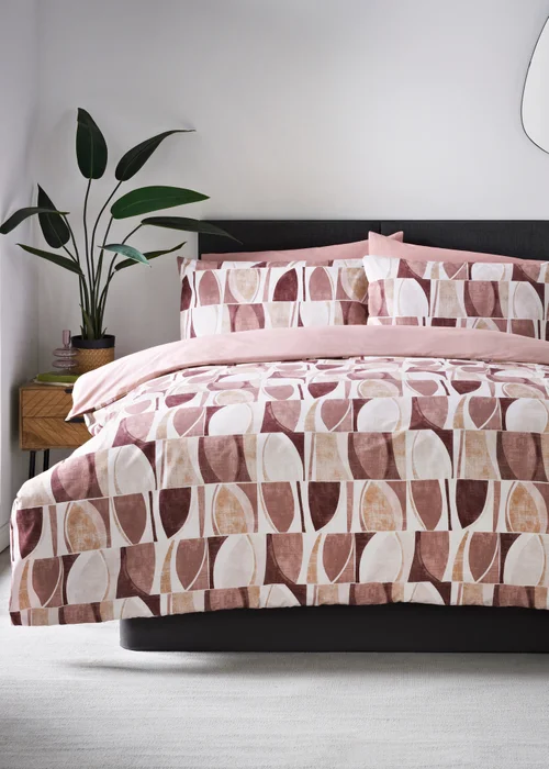 Pink Geometric Pattern Duvet Set - Single Image 1