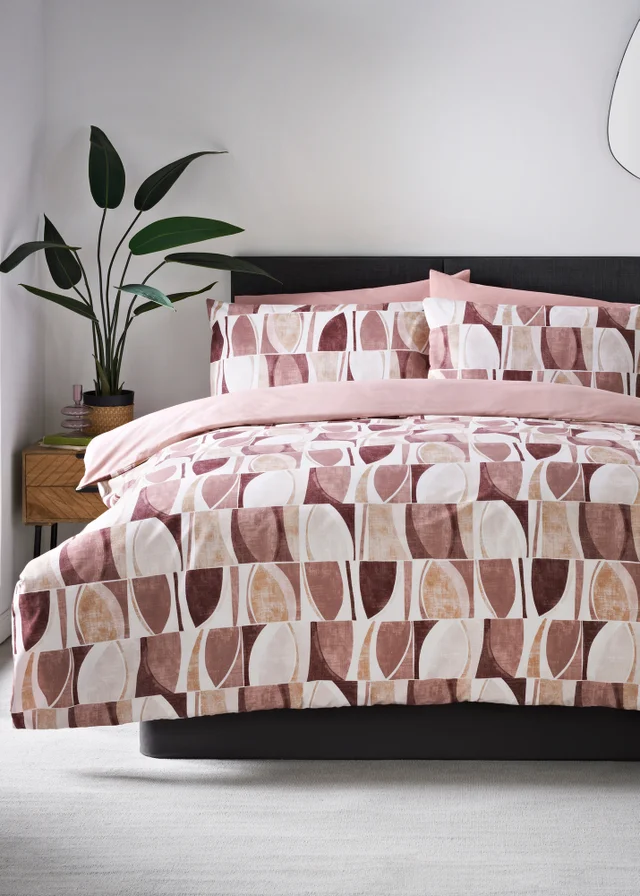 Pink Geometric Pattern Duvet Set