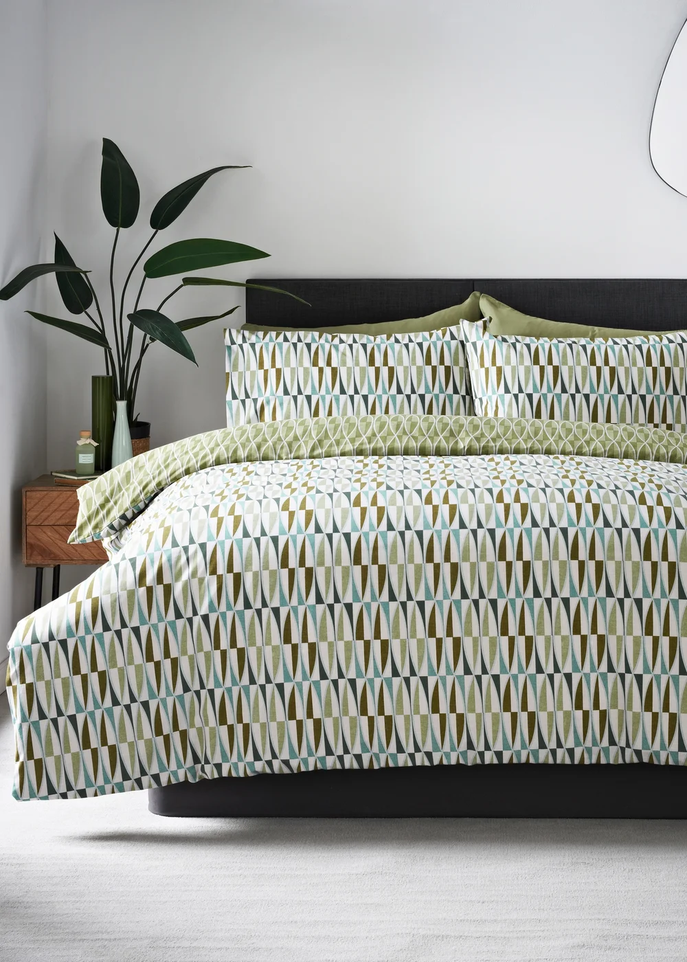 Green Geometric Printed Duvet Set - Single Image 1