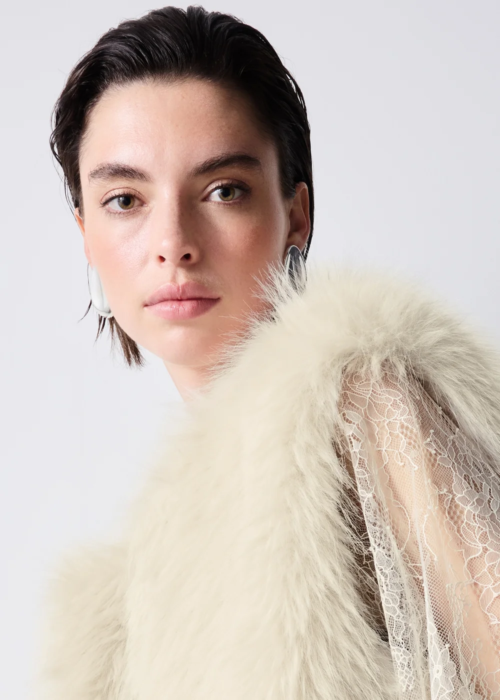 Cream Faux Fur Collarless Gilet - S Image 4