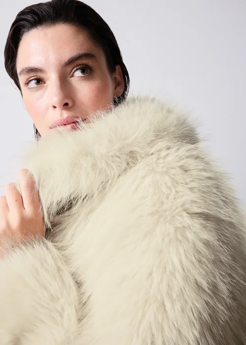 Cream Faux Fur Collared Coat - S Image 4