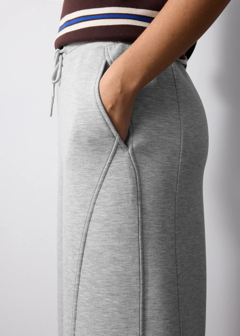 Grey Scuba Barrel Leg Jogger - XS Image 3