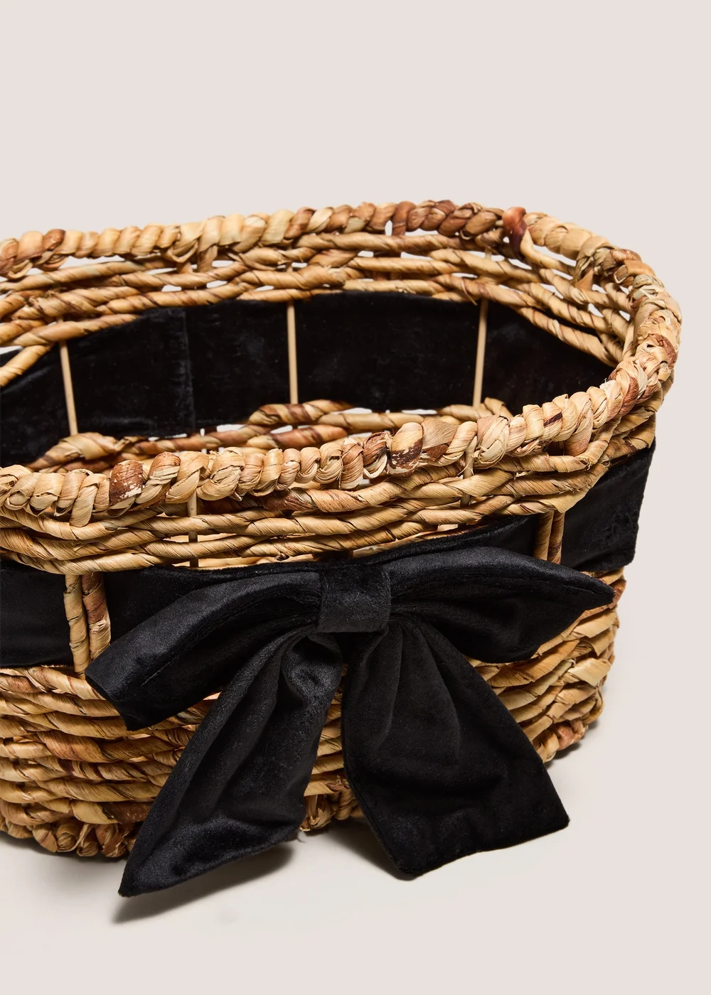 Mono Bow Wicker Basket Image 2