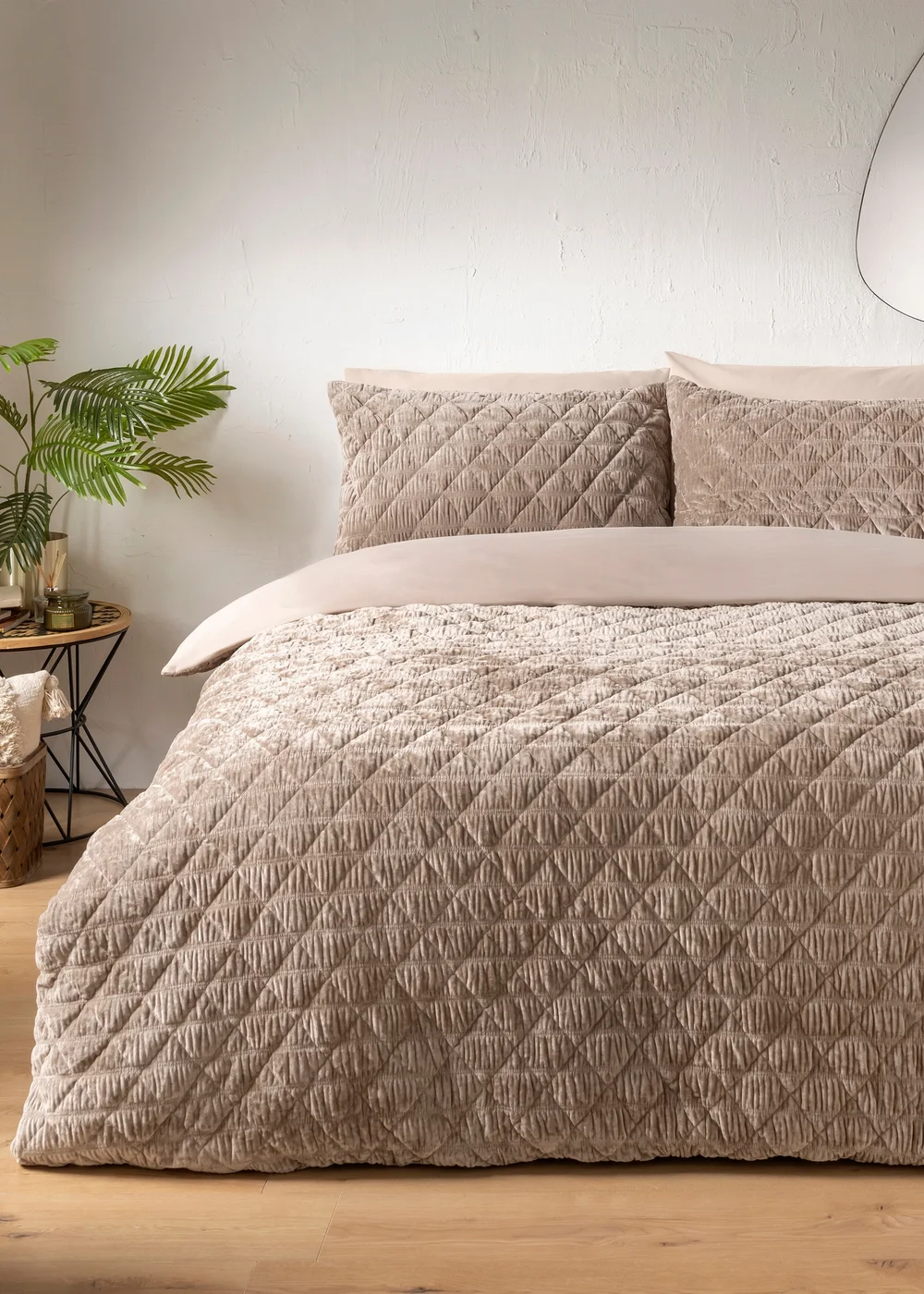 Natural Velvet Quilted Duvet Set - Double Image 1
