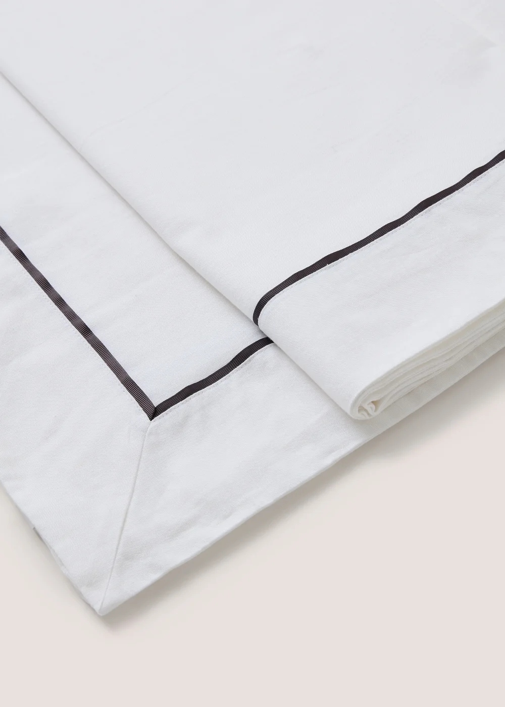 White Bordered Tablecloth Image 2