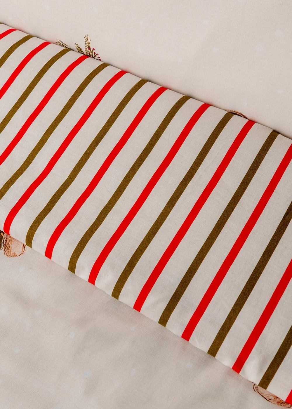 White Patch Bear Christmas Duvet Set - Single Image 3