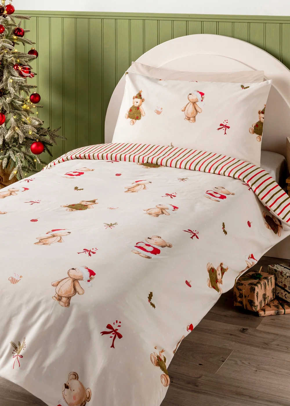 White Patch Bear Christmas Duvet Set - Single Image 1