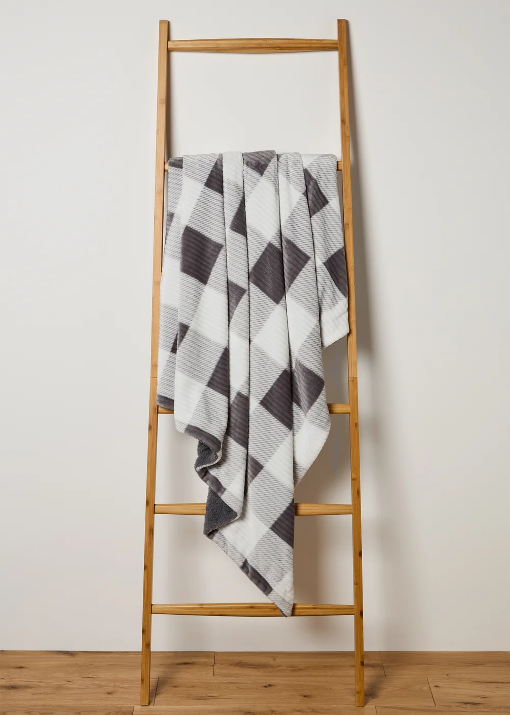 Grey Cosy Checked Throw Image 1