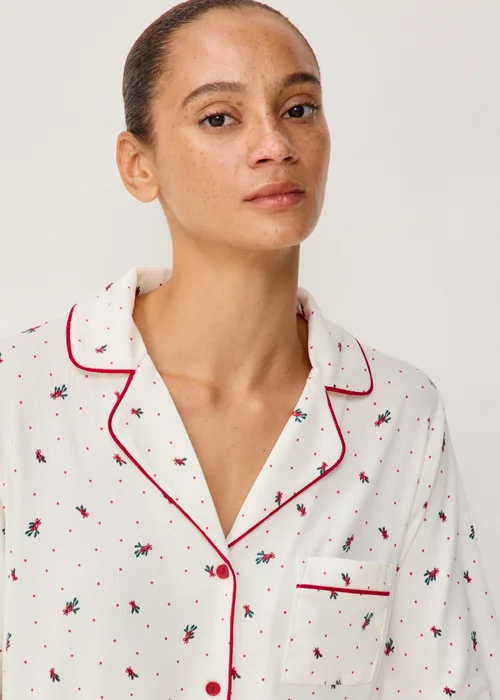 Cream Holly Christmas Night Shirt - 2XL Image 3
