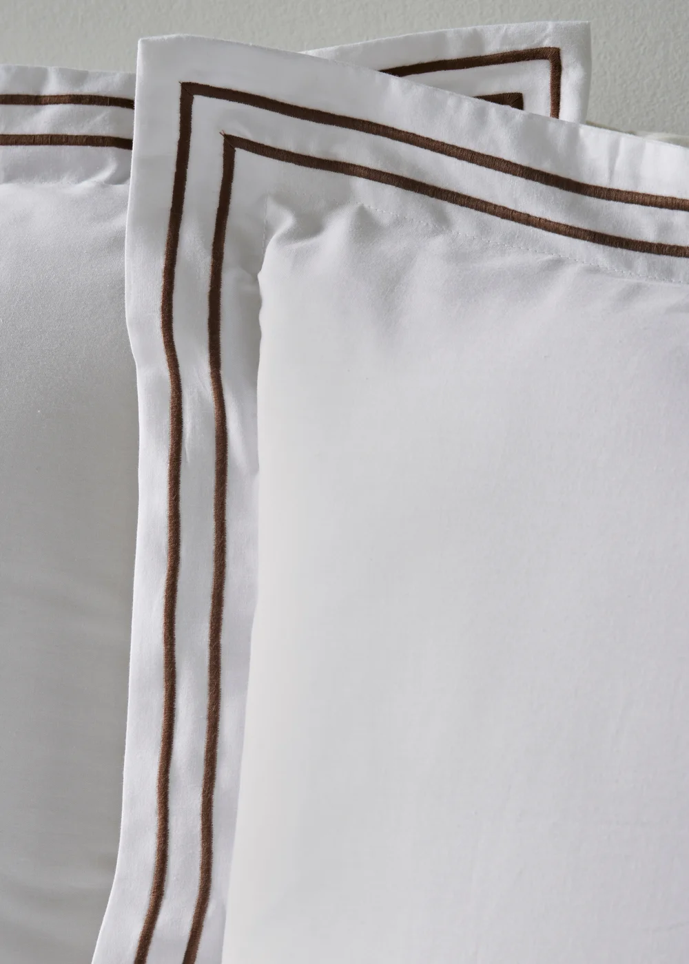White Double Duvet Cover & Pillowcase Set - King Image 2