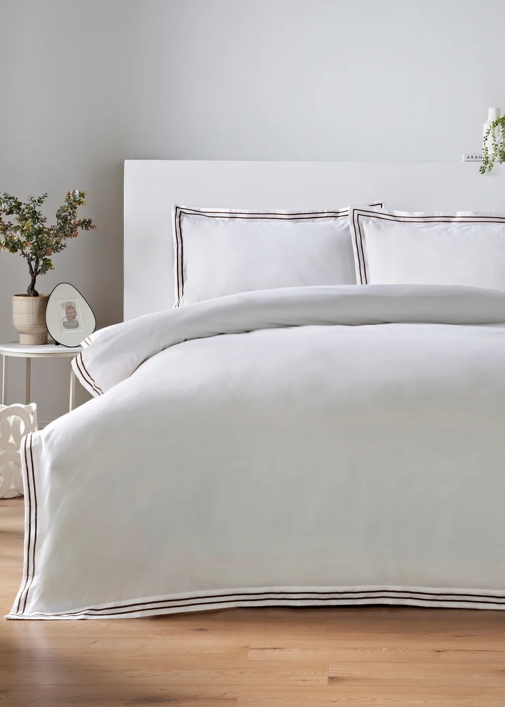 White Double Duvet Cover & Pillowcase Set - King Image 1