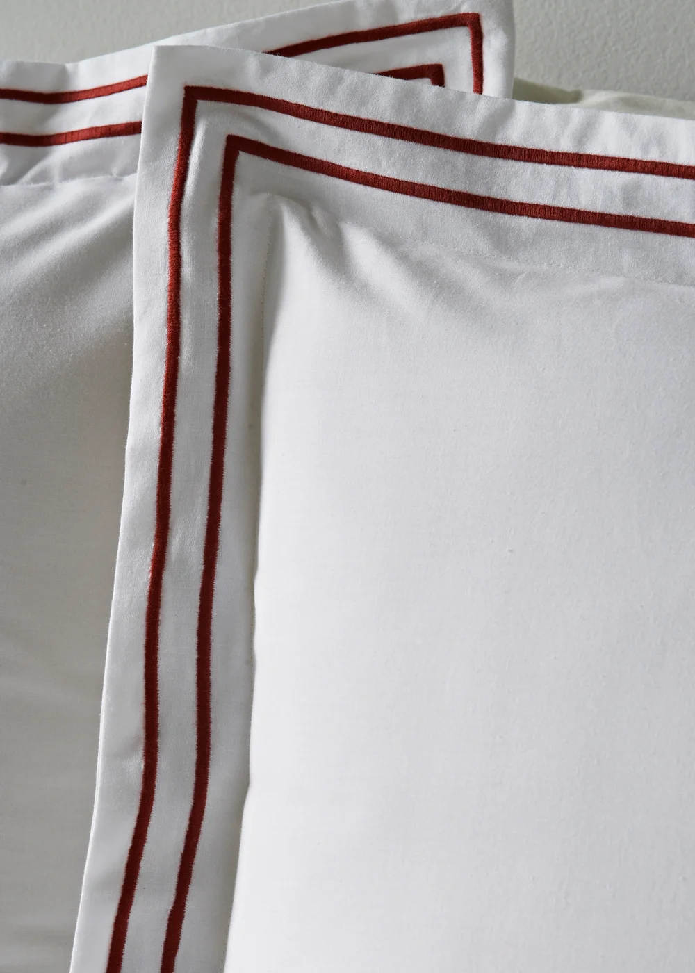 White Piped Red Border Bedding Set - Double Image 2