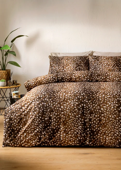 Brown Deer Print Duvet Set - Double Image 1