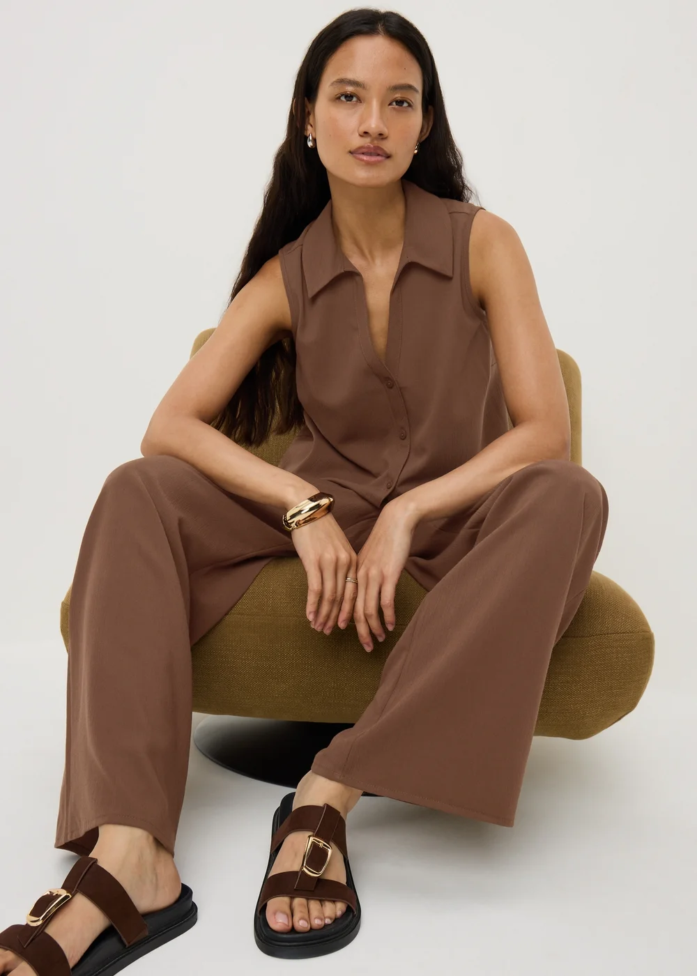 Chocolate Sleeveless Clipper Shirt - 8 Image 1