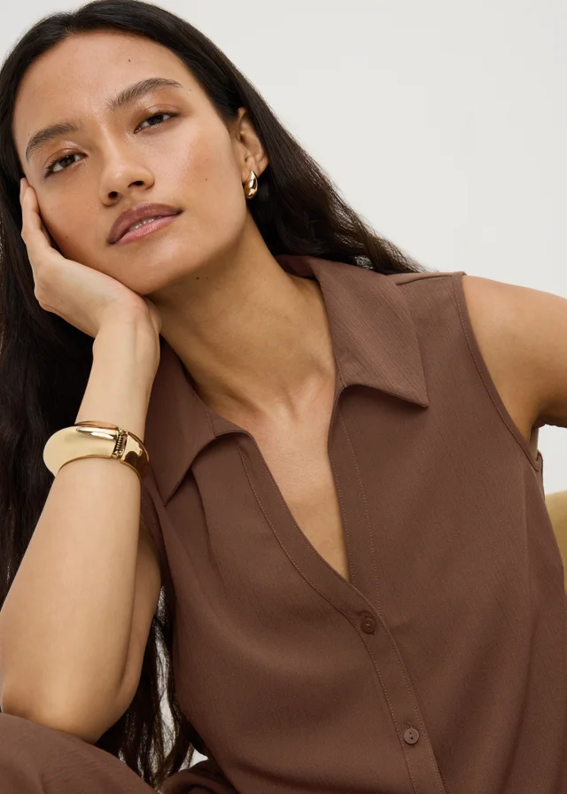 Chocolate Sleeveless Clipper Shirt