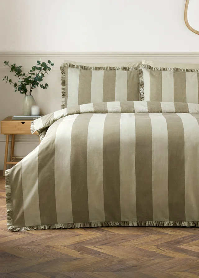 Green Wide Stripe Pleat Duvet Set