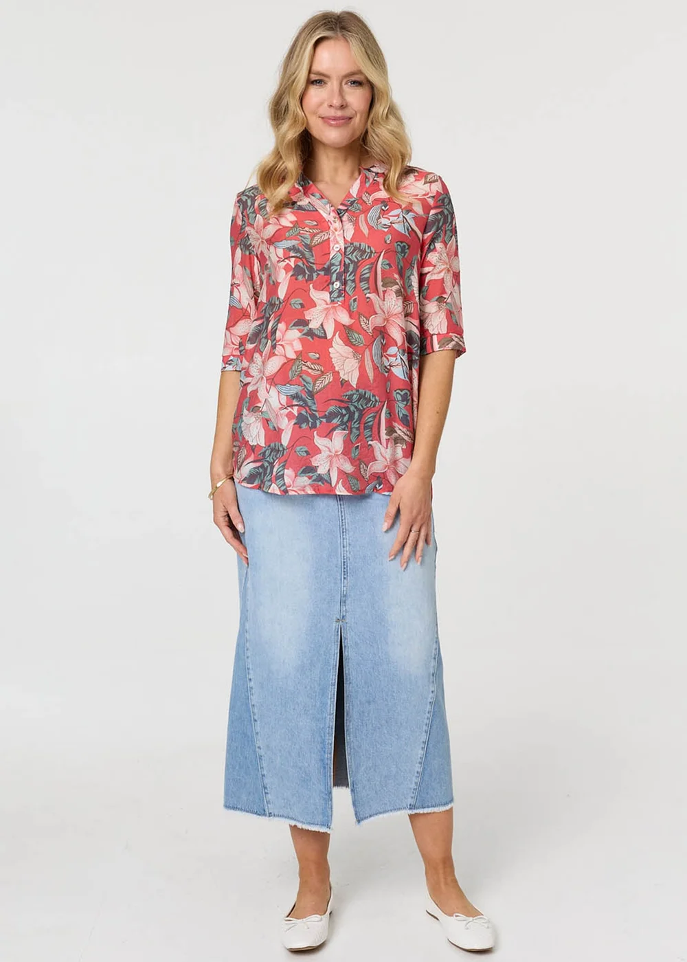 Izabel London Multi Red Floral 3/4 Sleeve Relaxed V-Neck Blouse - 8 Image 4