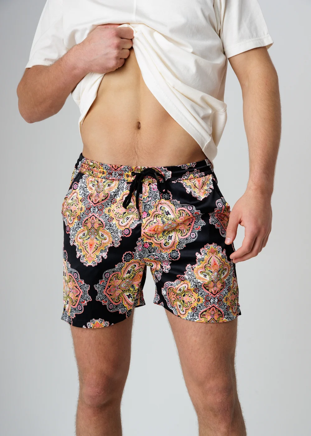 Influence Black Paisley Print Elasticated Shorts - L Image 3