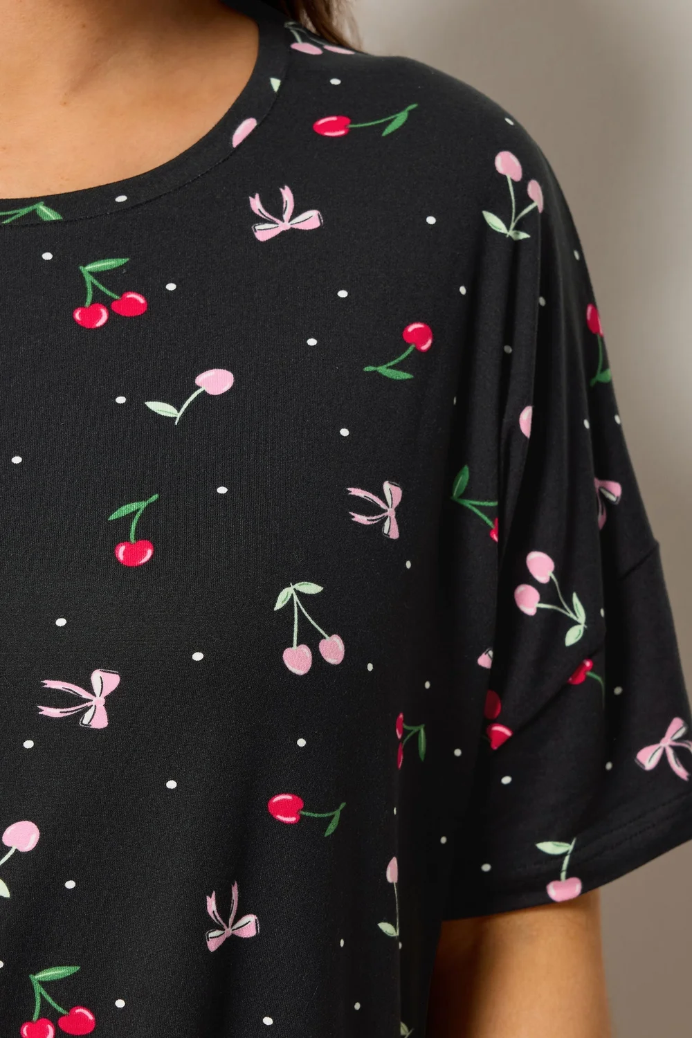 Yours Curve Black Cherry & Bows Short Pyjama Set - 34-36 Image 4
