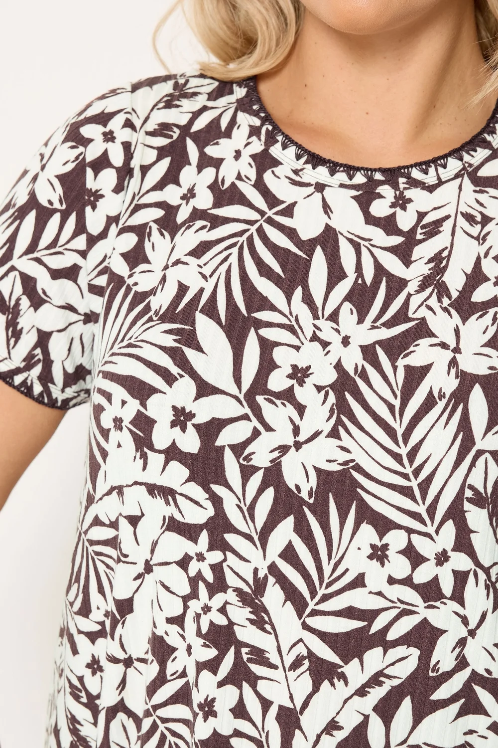 Yours Curve Brown Leaf Contrast Stitch Swing T-Shirt - 26-28 Image 4