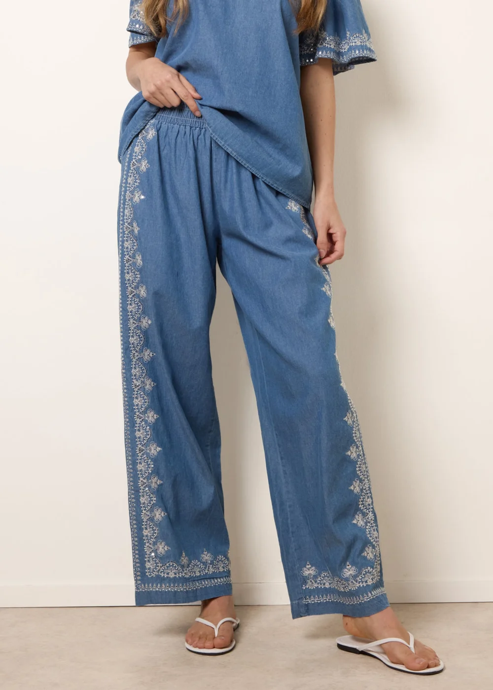 Blue Vanilla Blue Floral Embroidery Wide-Leg Trousers - M Image 2